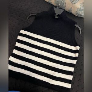 NWOT Black and White Striped Sleeveless Sweater, very soft , size M